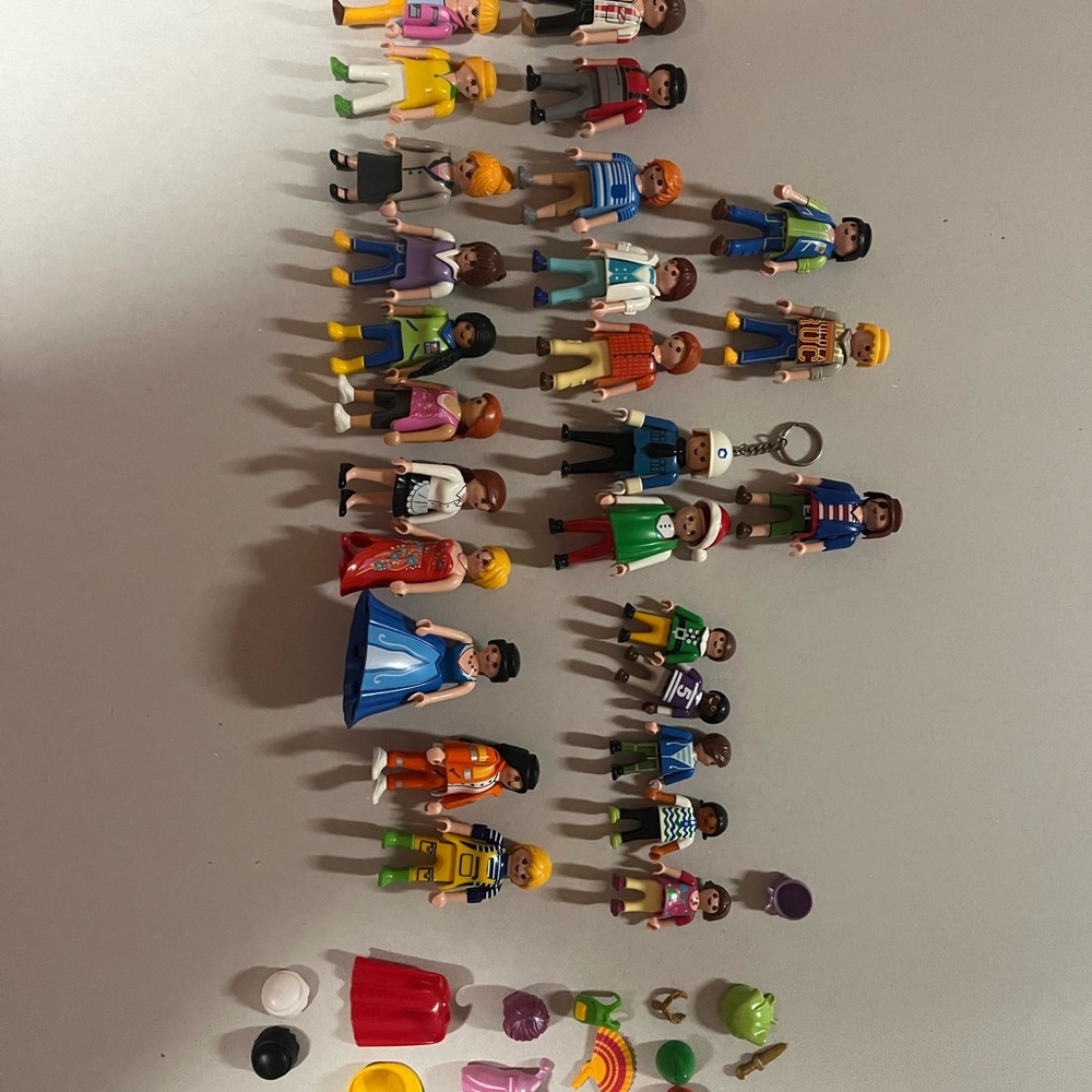 Play mobile figures